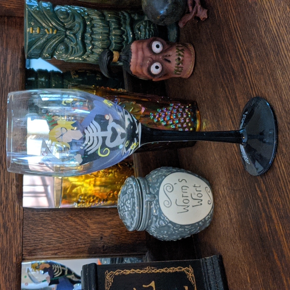 Hand painted Skeleton Last Wine Glass - Picture 4 of 4